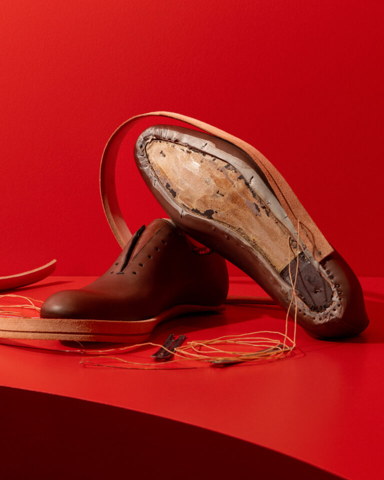 Conforto e durabilidade: a camada entre palmilha e solado que dá o nome da linha Tramezza da Ferragamo
