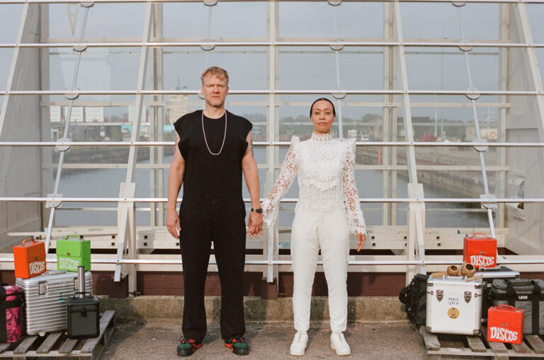 Batukizer: conheça a dupla de DJs que virou referência de sons do Brasil na Europa