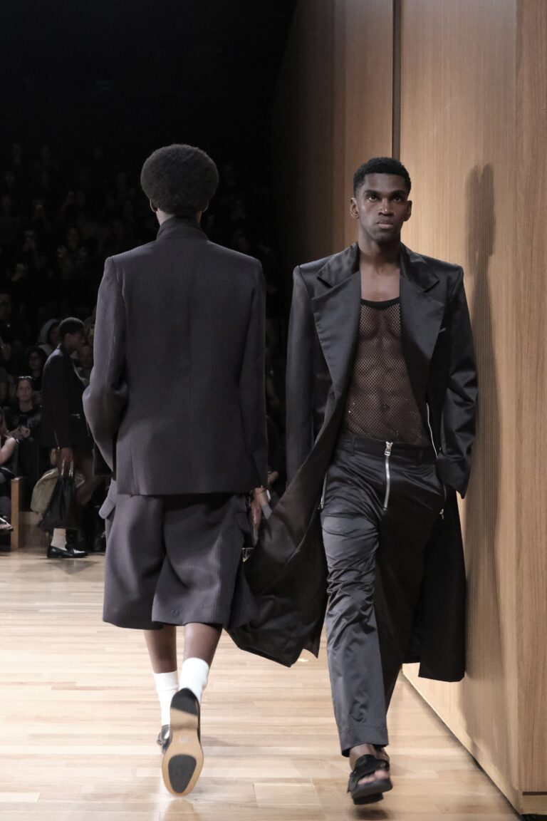 SPFW: À la Garçonne apresenta uma alfaiataria de festa com tecidos nobres