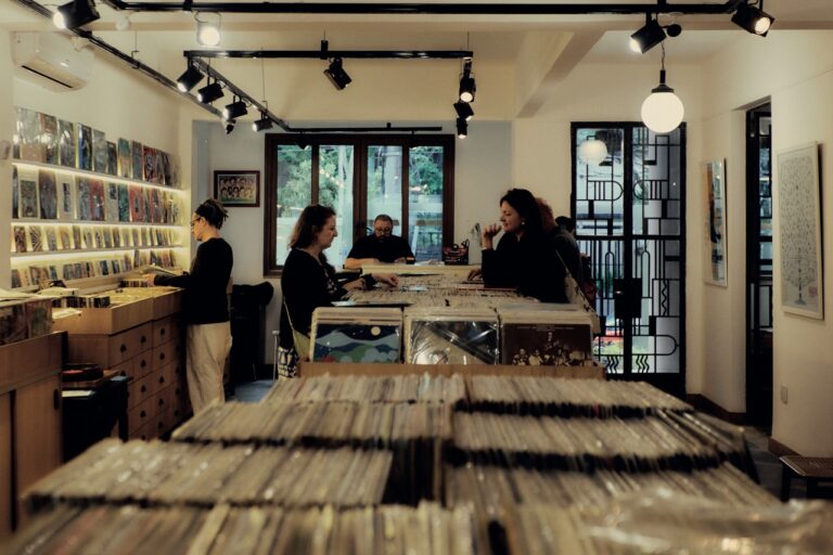 Alta fidelidade: Esquire Brasil acompanhou, durante dois dias, o movimento de uma das principais lojas de discos de vinil do Rio