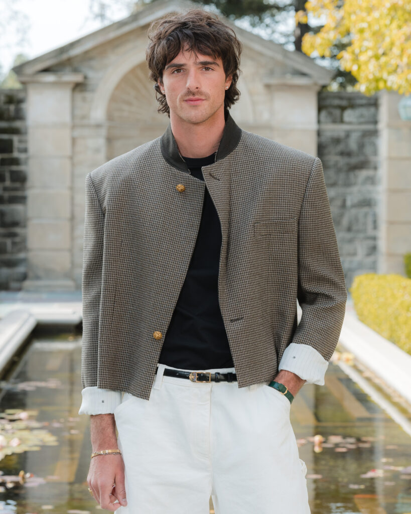 Como usar jaqueta masculina: Jacob Elordi é a prova de que todo homem deveria investir na peça