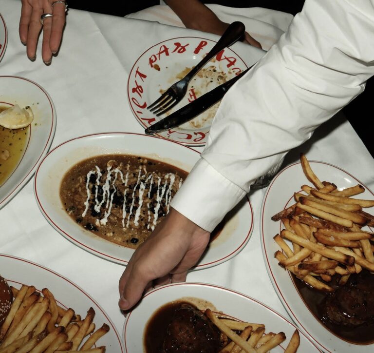 Le Freak: conheça o novo restaurante e bar late hours comandado por sócios conhecidos da noite paulistana