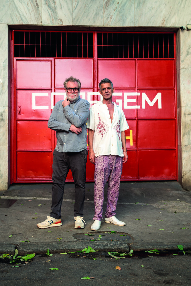 Galeria, produtora e pista de dança: por dentro do labirinto criativo de Raul Mourão e Cabelo